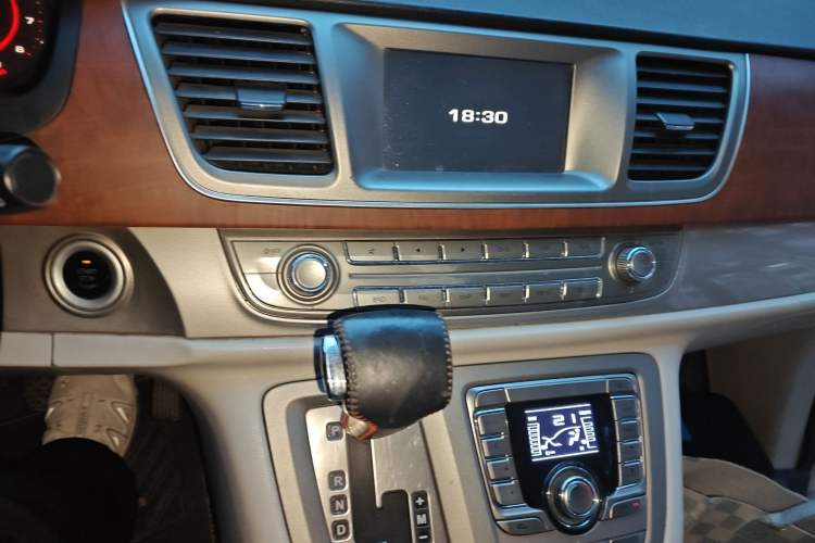 Used SAIC MAXUS G10 2014 2.0T Automatic Executive Edition