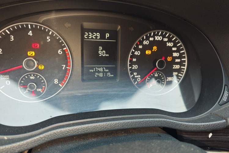 Used Volkswagen Passat 2014 1.8TSI Automatic Prestige Edition Odometer Close Up