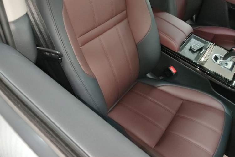 Used Land Rover Range Evoque 2021 Range Rover L 249 PS R-Dynamic SE Luxury Edition Right Front Seat