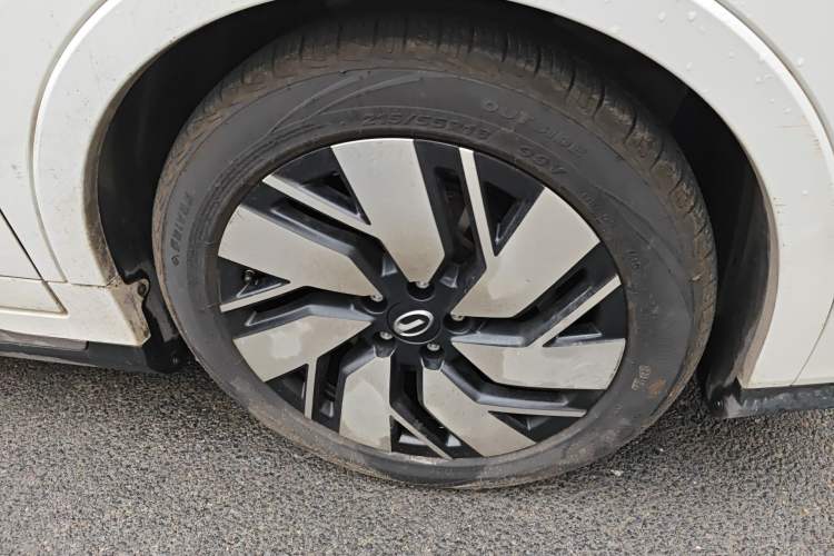 Used AION Trumpchi GE3 2018 530 Internet Enjoyment Version Right Front Wheel Hub