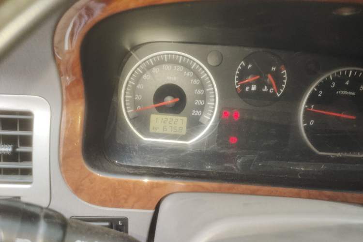 Used Jinbei Grace 2010 2.4L 3rd Generation Luxury Long-Wheelbase 9-Seater — 4RB2 Odometer Close Up