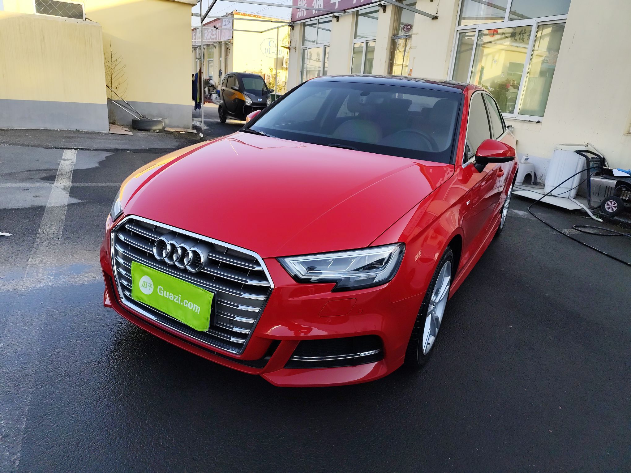 تحت مقدمة السيارة