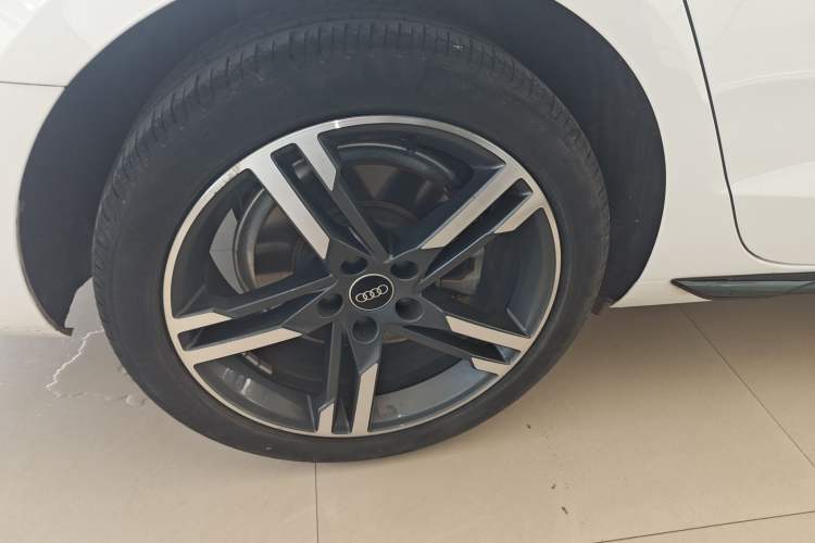 Used Audi A4L 2022 40 TFSI Luxury Dynamic Model Right Rear Wheel Hub