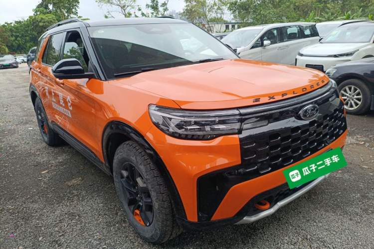 Used Ford Explorer 2024 2.3T EcoBoost Kunlun Peak Edition 7-Seater Front Right 45 Deg