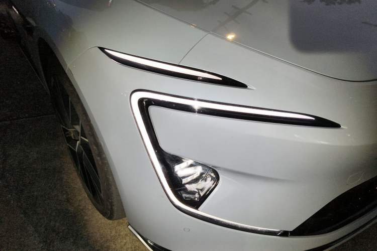 Used Avatr 12 2023 650 Three-Laser Four-Wheel Drive Performance Edition Right Front Headlight