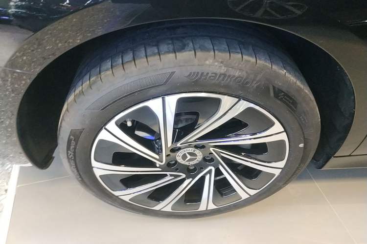 Used Mercedes-Benz E-Class 2024 E 300 L Luxury Model Exterior 5