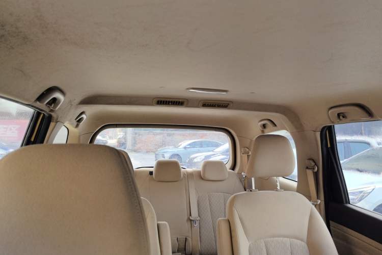 Used Baojun 730 2014 1.5L manual standard trim 7 seats Headliner