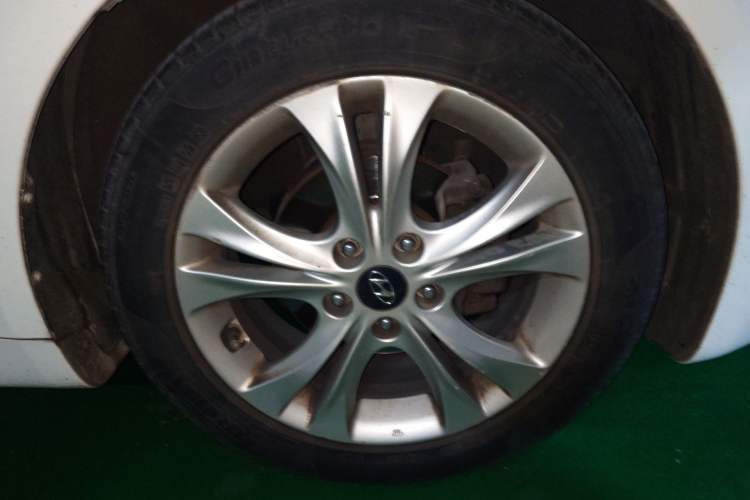 Used Hyundai Sonata 2011 2.0L Automatic Leading Edition Right Front Wheel Hub