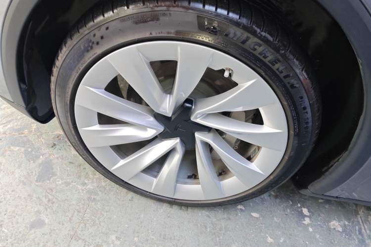 Used Tesla Model Y 2025 Rear-Wheel-Drive Version Left Front Wheel Hub