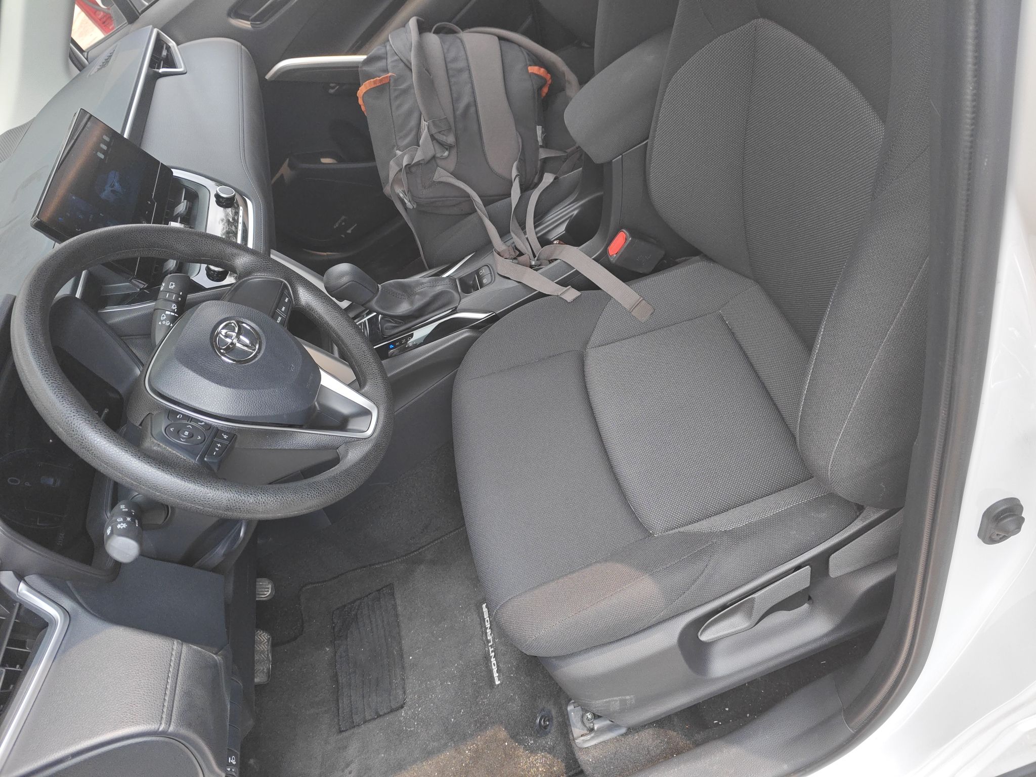 Переднее сиденье в автомобиле