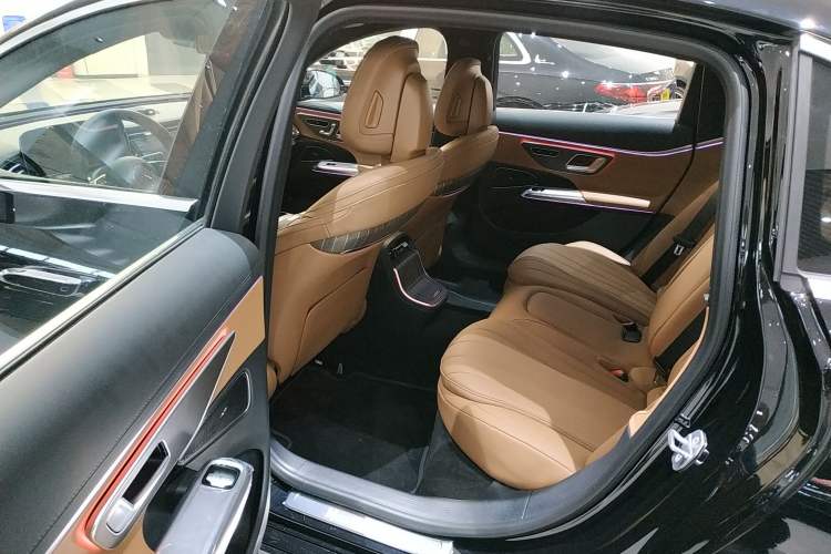 Used Mercedes-Benz E-Class New Energy 2024 E 350 e L Plug-in Hybrid Sedan
