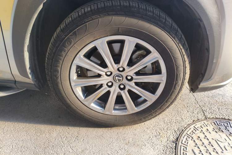 Used Lexus NX 2018 300h Front-Wheel-Drive FENGSHANG Version China V Emission Standard
