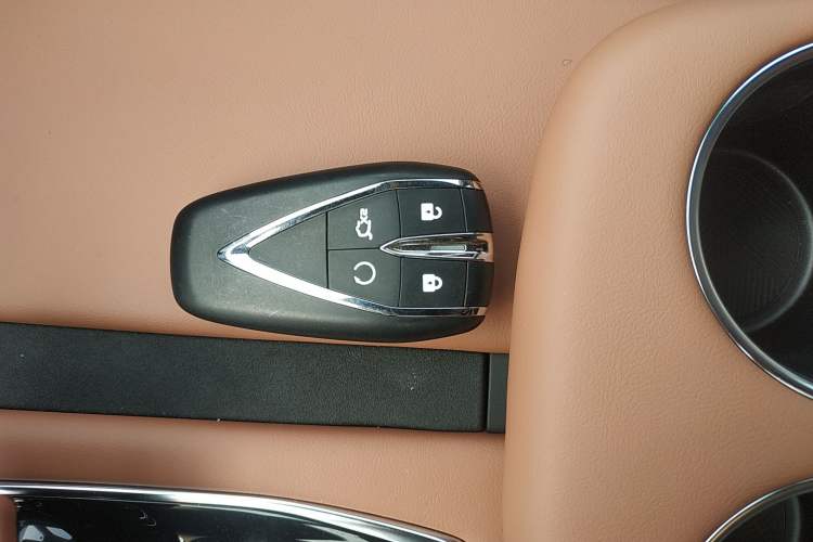 Used Changan UNI-Z New Energy 2025 Model, Smart New Blue Whale 125km Battleship+ Version
