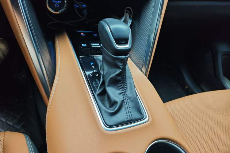 Used Toyota Venza 2022 Dual-Engine 2.5L CVT Two-Wheel Drive Prestige Edition