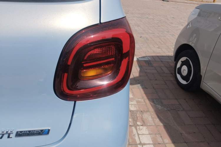 Used Wuling Hongguang MINIEV 2025 Four-Door Version Zhenxiang+ Edition Right Rear Taillight