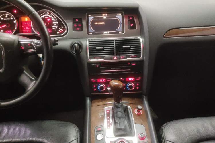 Used Audi Q7 2011 3.0 TFSI Technology (200kW) Audio And AC Panel