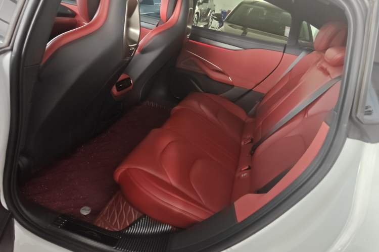 Used Xiaomi Auto SU7 2024 Four-Wheel Drive Ultra-Long Range Advanced Intelligent Driving Max Edition
