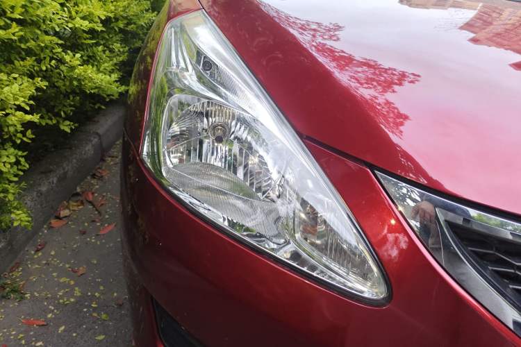 Used Nissan Tiida 2011 1.6L CVT Smart Version Right Front Headlight