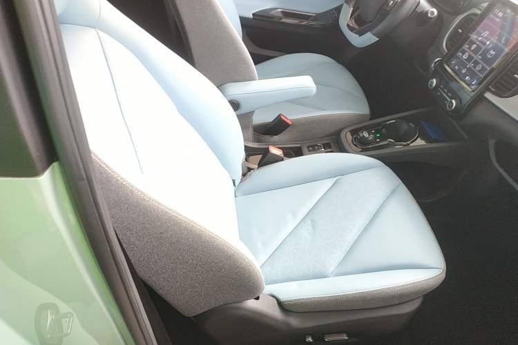 Used Chery Little Ant 2022 Sweet Pink Edition Half-Sugar Version Lithium Iron Phosphate 29.2 kWh 30 kW 301 km