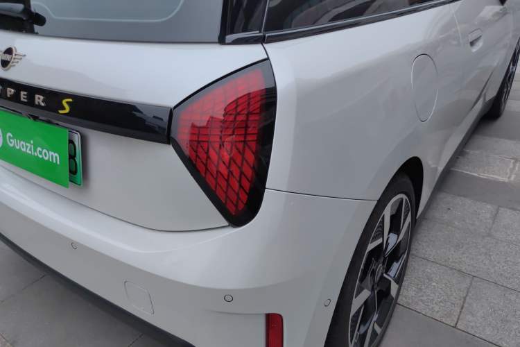 Used MINI Electric MINI COOPER 2024 452km COOPER SE Artist