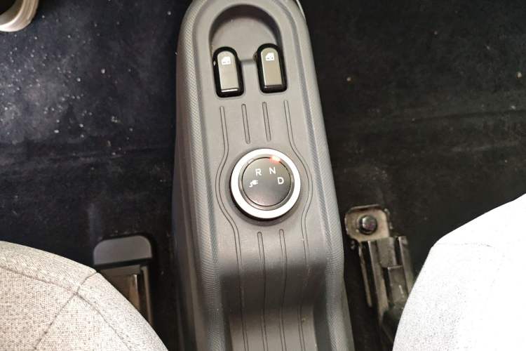 Used Wuling Hongguang MINIEV 2021 Macaron Premium Model – Lithium Iron Phosphate Gear Lever