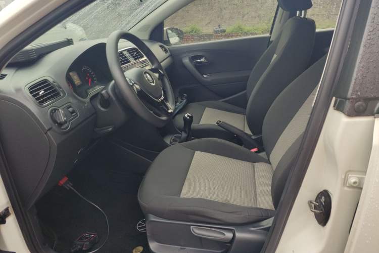 Used Volkswagen Polo 2016 1.4L Manual Fashion Model Left Front Seat