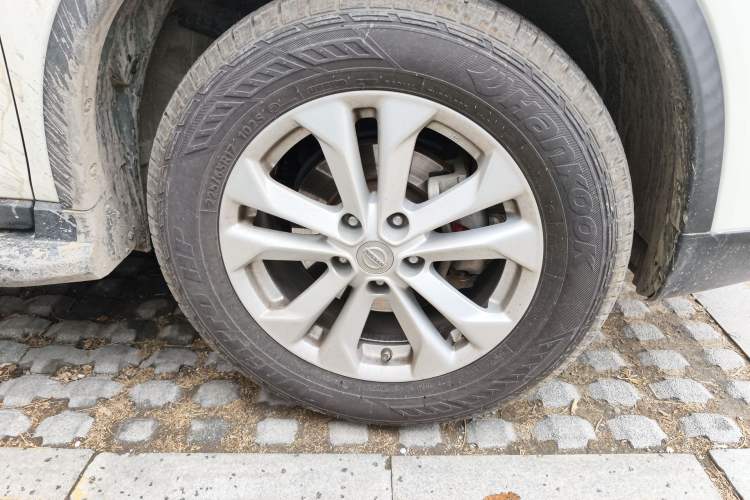 Used Nissan X-Trail 2014 2.0L CVT Comfort Edition 2WD Right Front Wheel Hub