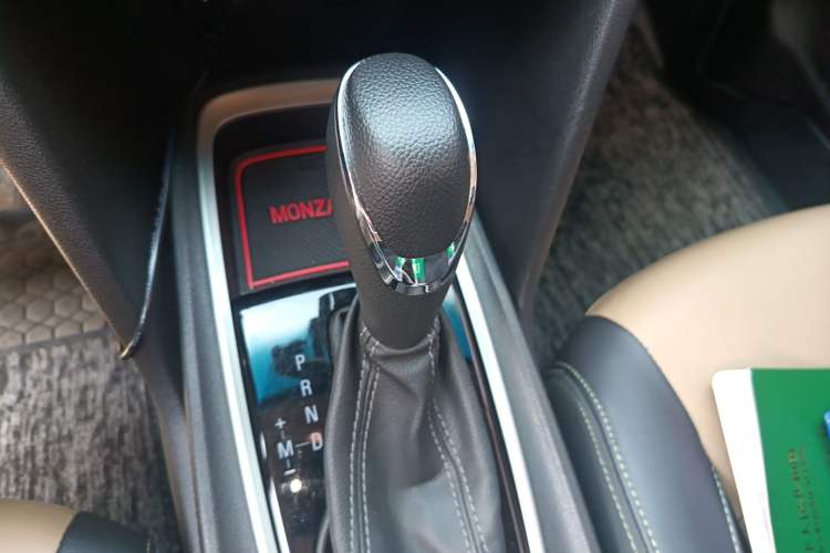 Used Chevrolet Monza 2020 320 Automatic Enjoyment Edition Gear Lever