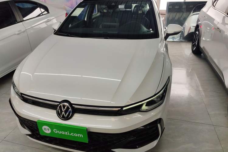 Used Volkswagen Golf 2025 300TSI R-Line
