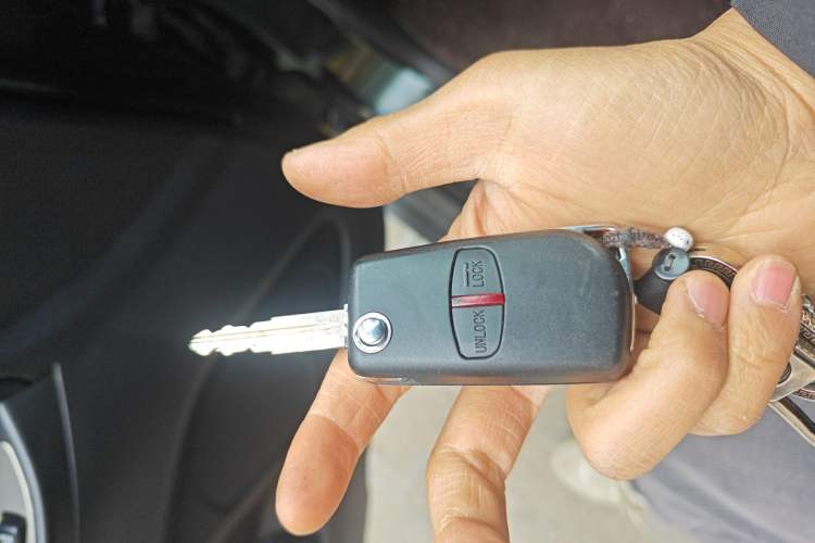 Used Mitsubishi Pajero 2011 3.0L Elite Edition Vehicle Key