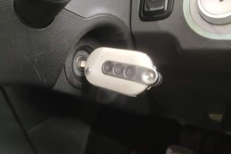 Used Wuling Hongguang MINIEV 2022 Macaron Premium Model – Lithium Iron Phosphate Vehicle Key