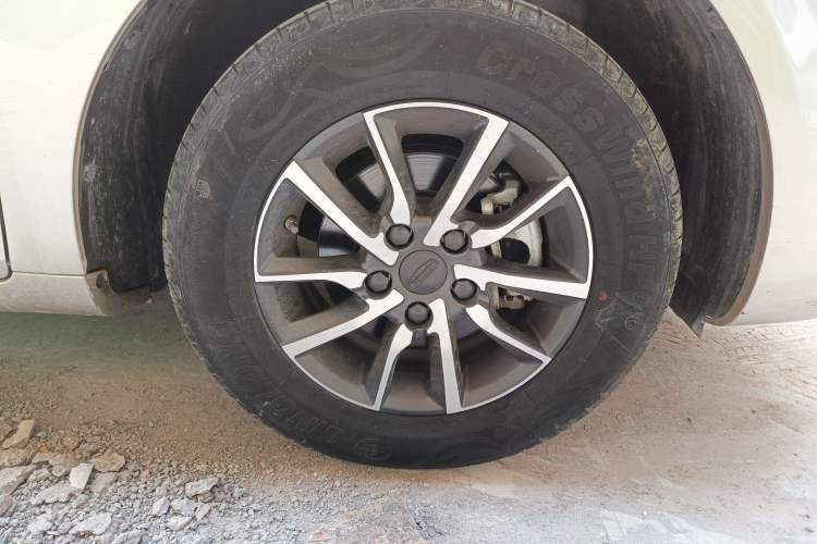 Used Geely Auto Emgrand 2019 Leading Edition 1.5L Manual Luxury Model China VI Standard
