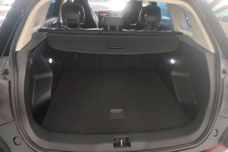 Used Hongqi HS3 2023 1.5T Two-Wheel Drive Shanwei Edition Trunk