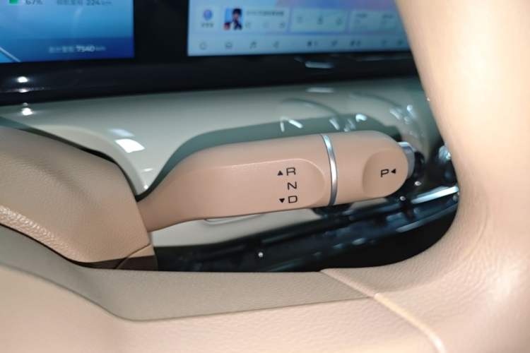 Used Wuling Bingo 2025 333 km Lingxi Connected Version Gear Lever