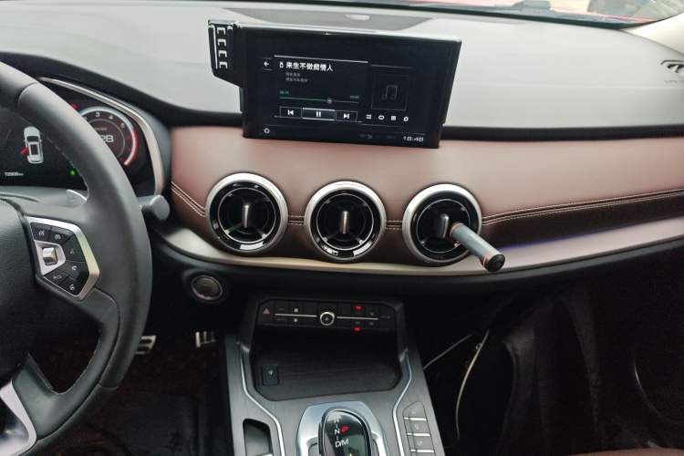 Used Wey VV6 2018 2.0T Four-Wheel Drive Flagship Version China V Standard Audio And AC Panel