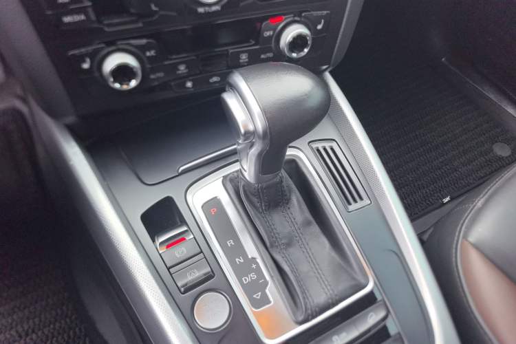 Used Audi Q5 2017 Plus 40 TFSI Technology Model