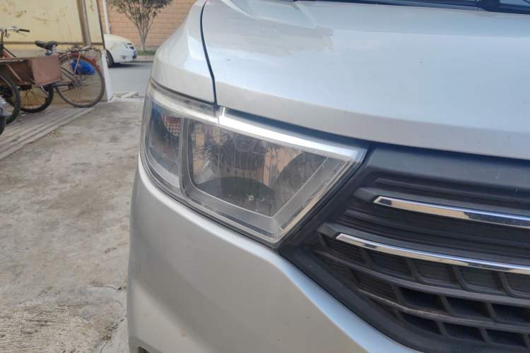 Used Wuling Hongguang V 2019 1.5L Standard Version China VI LAR
