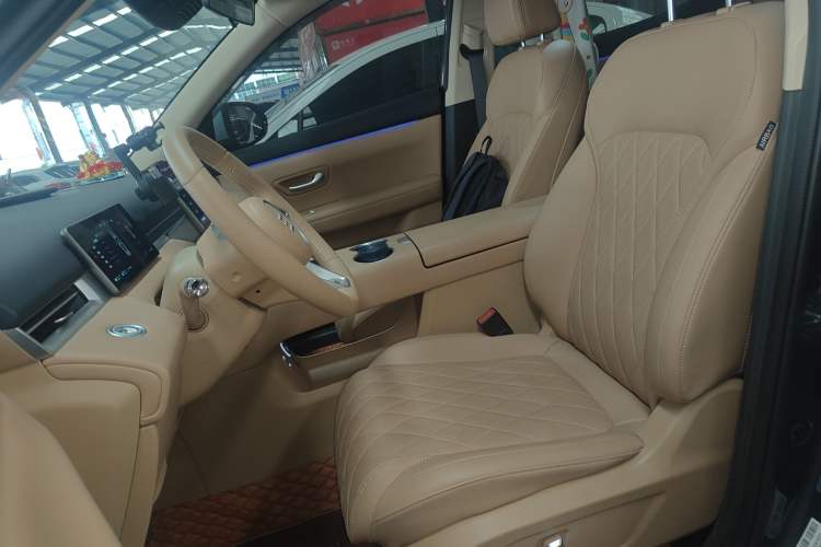 Used Landian E5 PLUS 2026 Model 165km Long-Range Travel Flagship Version 5-seater
