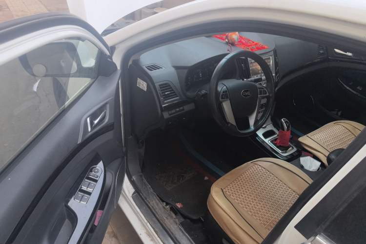 Used BYD e5 2016 300 Luxury Edition