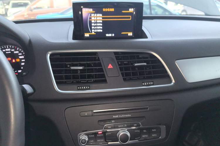 Used Audi Q3 2018 30th Anniversary Edition 30 TFSI Fashion Model Audio And AC Panel