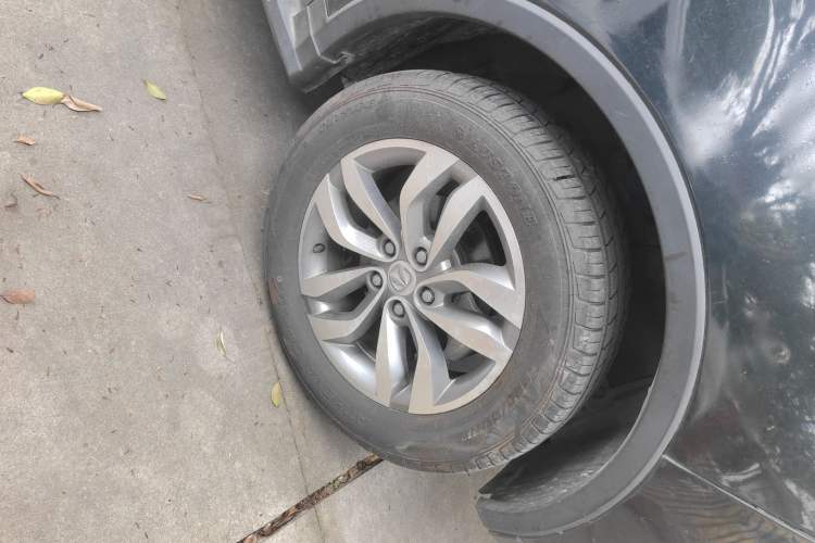 Used BAIC Weiwang S50 2016 1.5T Manual Lede Premium Edition Right Front Wheel Hub