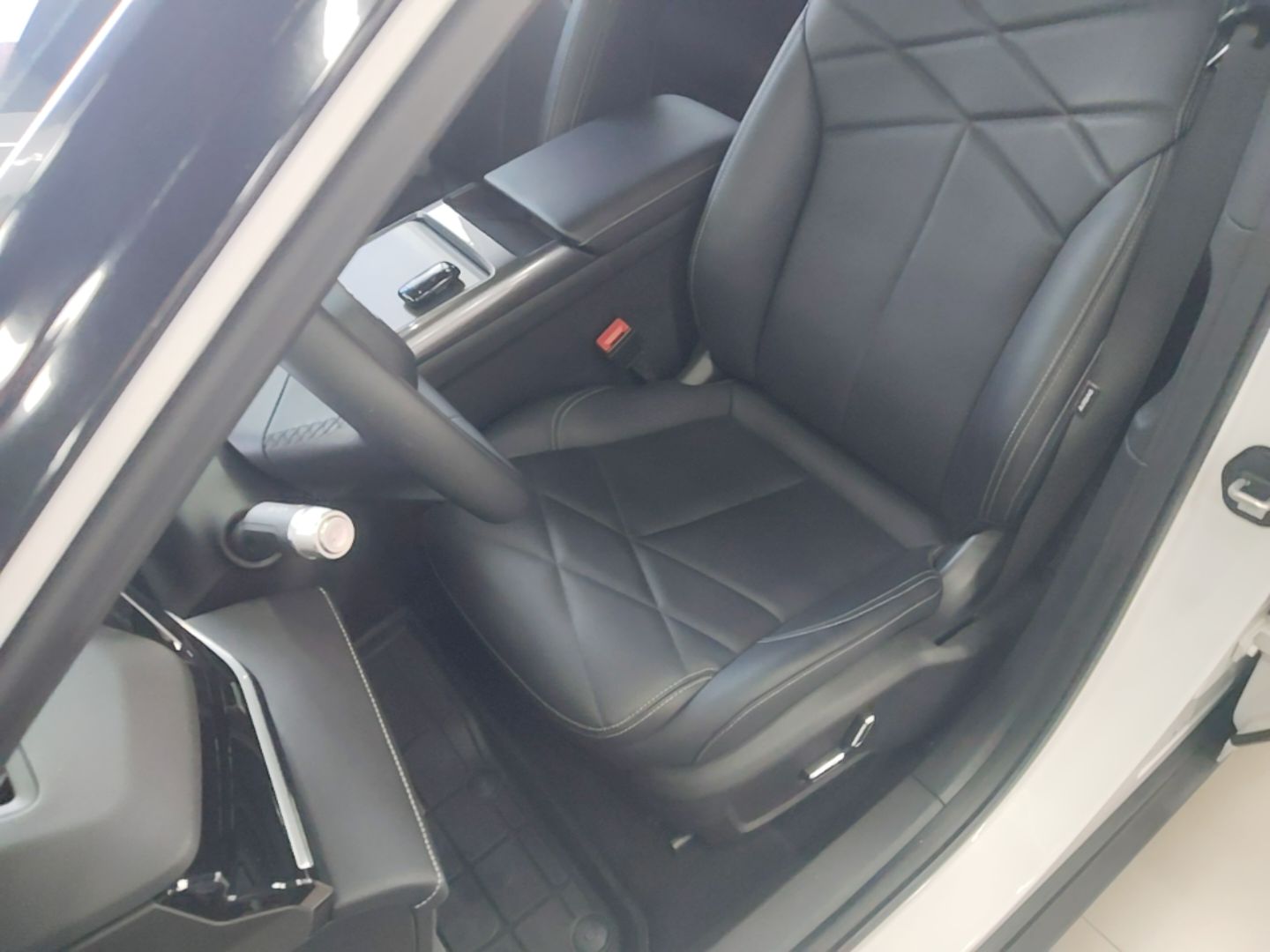 Geely Galaxy L6 2024 125km PLUS Dragon Edition — снимка 17