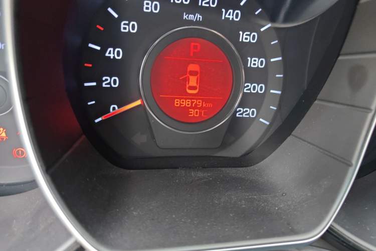 Used Kia K2 2015 Hatchback 1.6L AT Premium Odometer Close Up