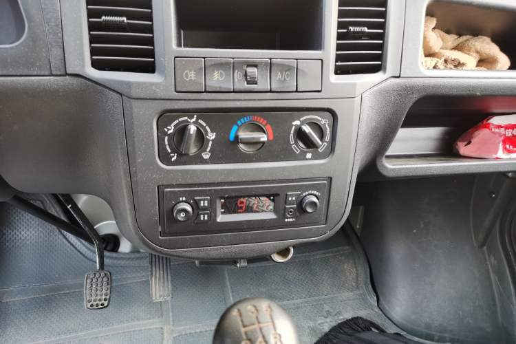 Used Wuling Zhiguang 2020 1.2L Van Utility Model China VI Emission Standard 2 Seats LSI