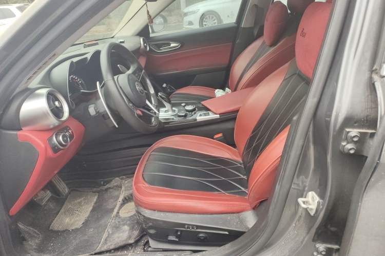 Used Alfa Romeo Giulia 2017 2.0T 280HP Luxury Edition Left Front Seat