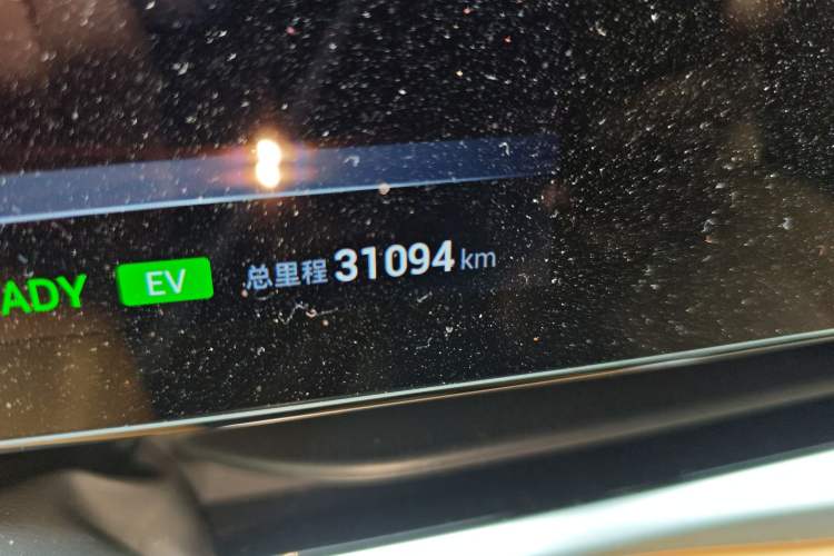 Used VOYAH Dream 2024 PHEV Ultra-Long Range Flagship Edition Odometer Close Up