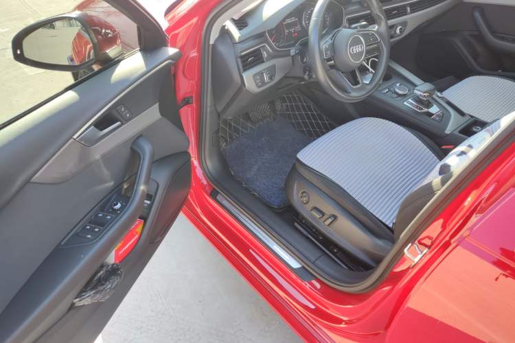 Used Audi A4L 2019 40 TFSI Ambition China VI Driver Seat