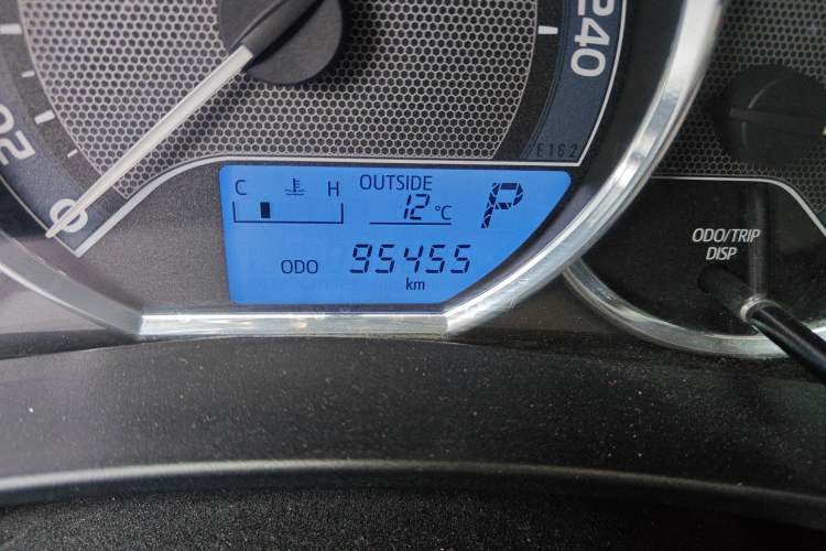 Used Toyota Corolla 2014 1.6L CVT GL Odometer Close Up