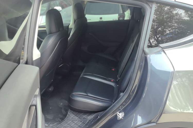 Used Tesla Model Y 2022 Long-Range All-Wheel-Drive Version