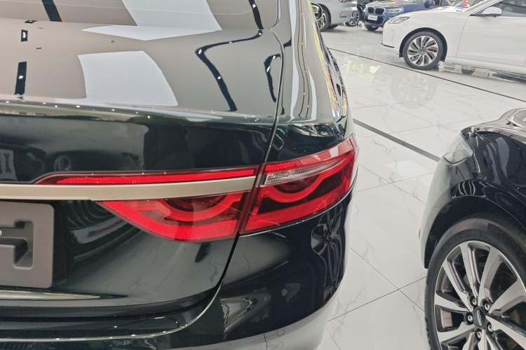 Used Jaguar XFL 2024 2.0T P250 Two-Wheel Drive Prestige Luxury Edition Right Rear Taillight